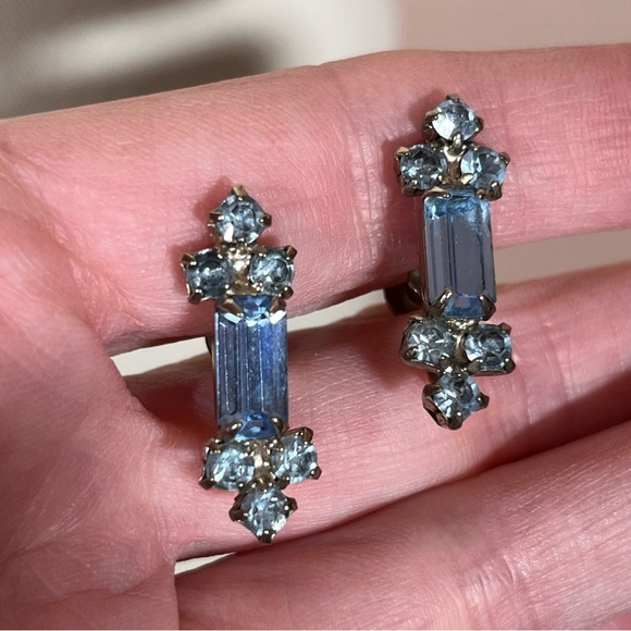 Vintage 1940’s Retro Deco Emerald cut Pale Blue Glass Silver Screw Back Earrings - Picture 11 of 11
